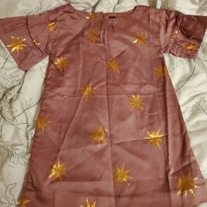 Very chic mauve and gold dress